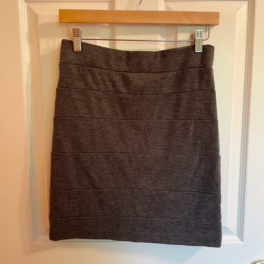 Gray knit pull on skirt by Lush